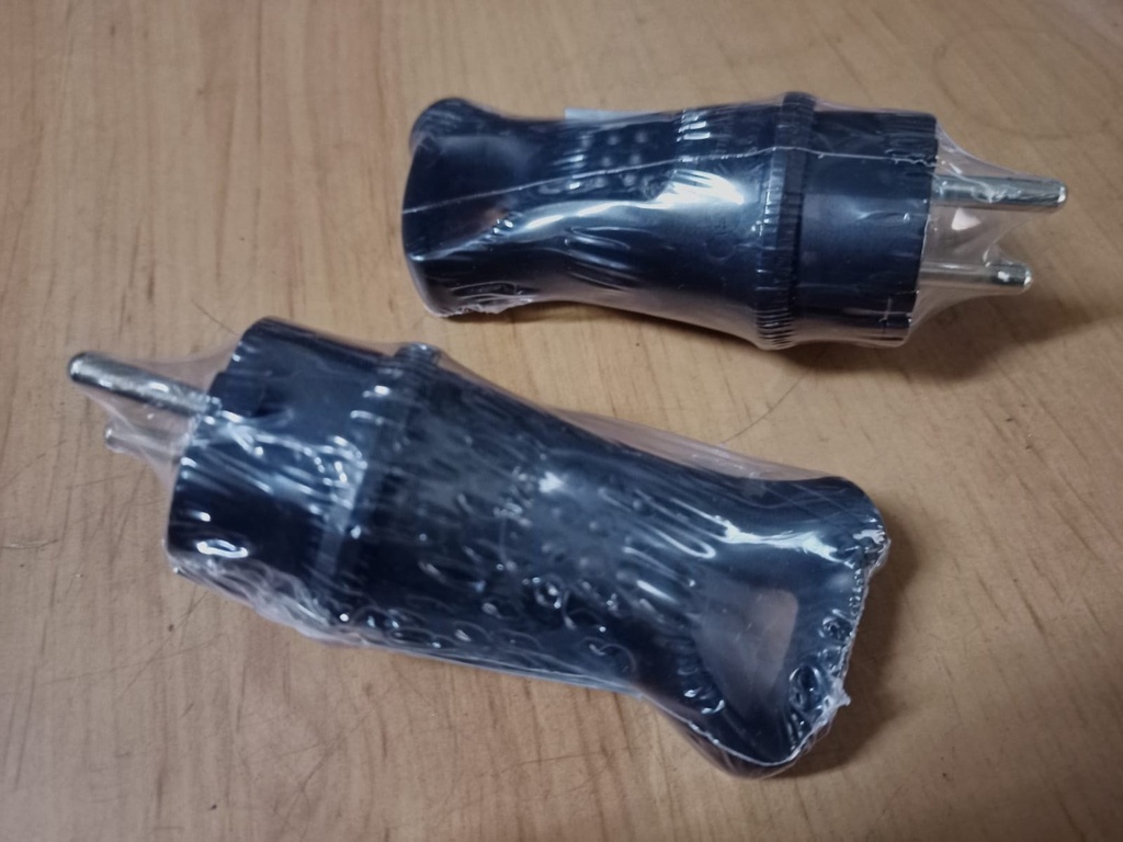 [9323] Clavija Bipolar con Tirador Impermeable de Goma 4.8MM