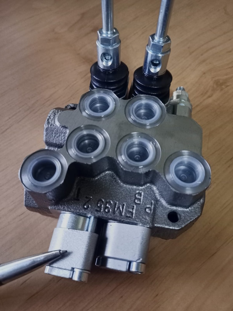 Distribuidor BM35 3/8 d.e 2 Palancas