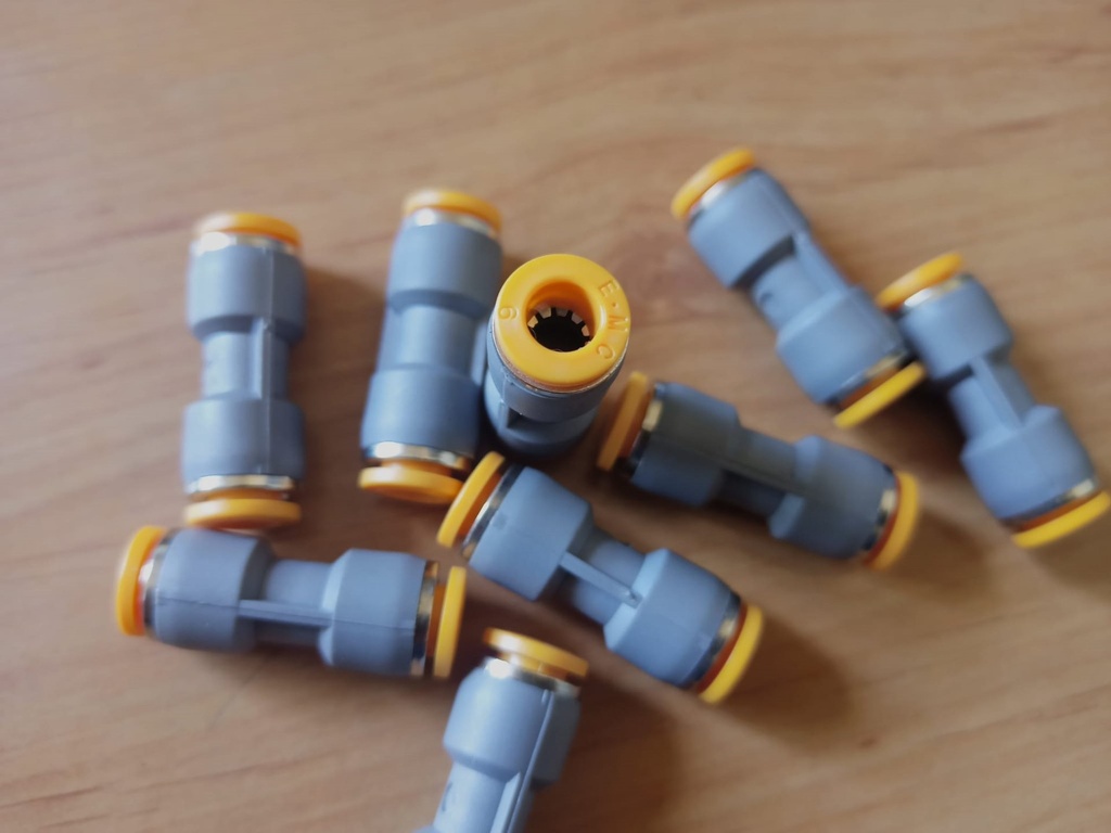 [E6PVC] Empalme de Plastico Recto 06MM