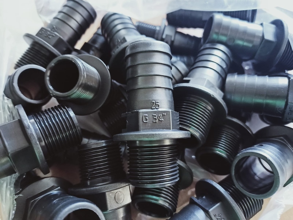 Racor Recto Macho 3/4 M-25