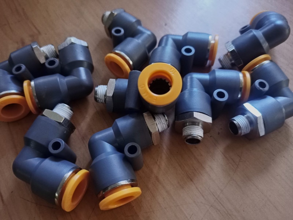 [RAC101890] Racor Codo Tubo 10 Rosca 1/8"