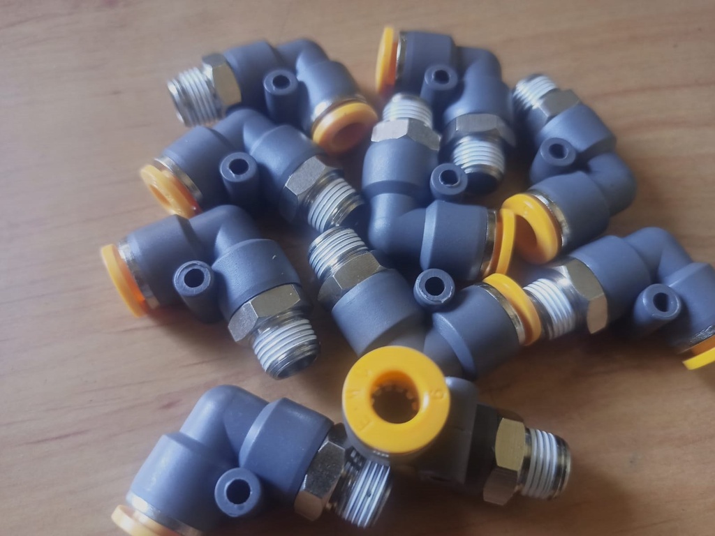[RAC61890] Racor Codo Tubo 06 Rosca 1/8"